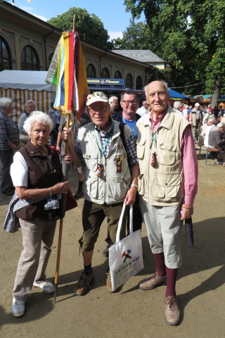 Leni Lüders (li.) und Georg Hattwig (re.) mit Brocken-Benno (Mi.)