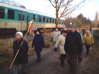 Bild 5: Die GGV-Wanderer auf dem Weg zum Bahnhof