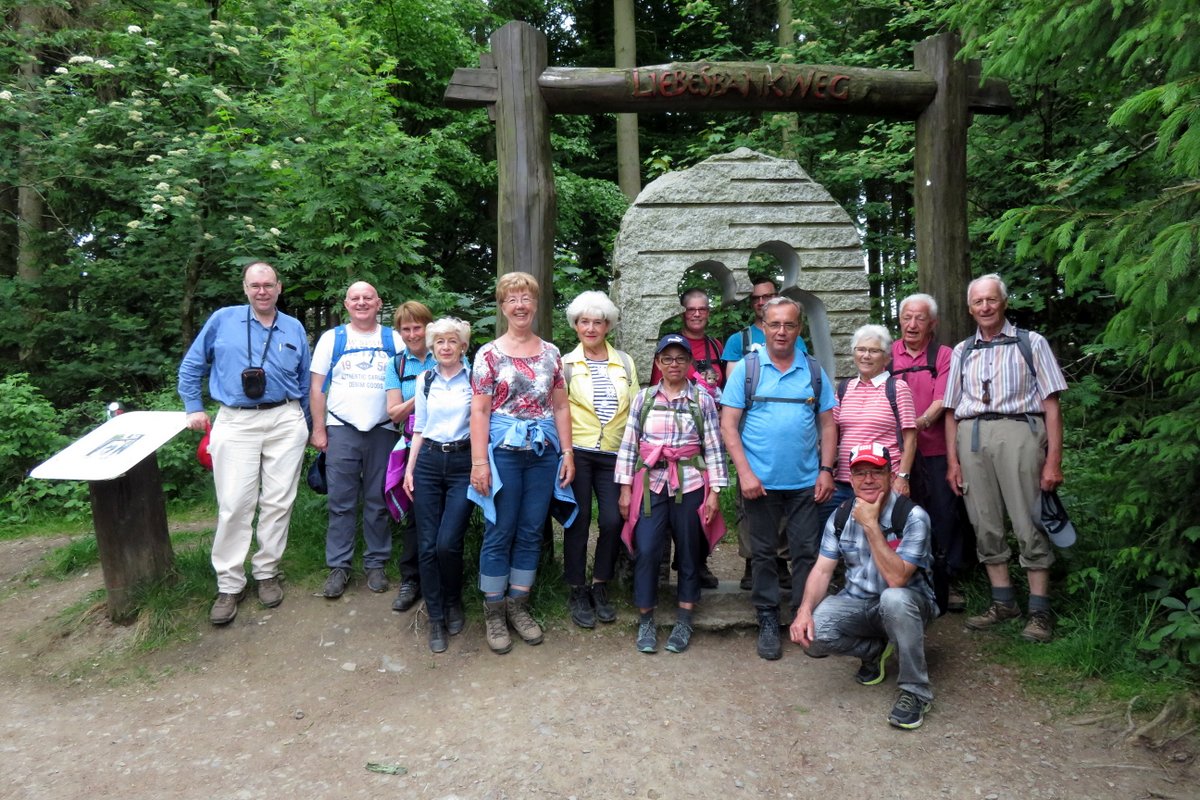 Wanderung auf dem Liebesbankweg